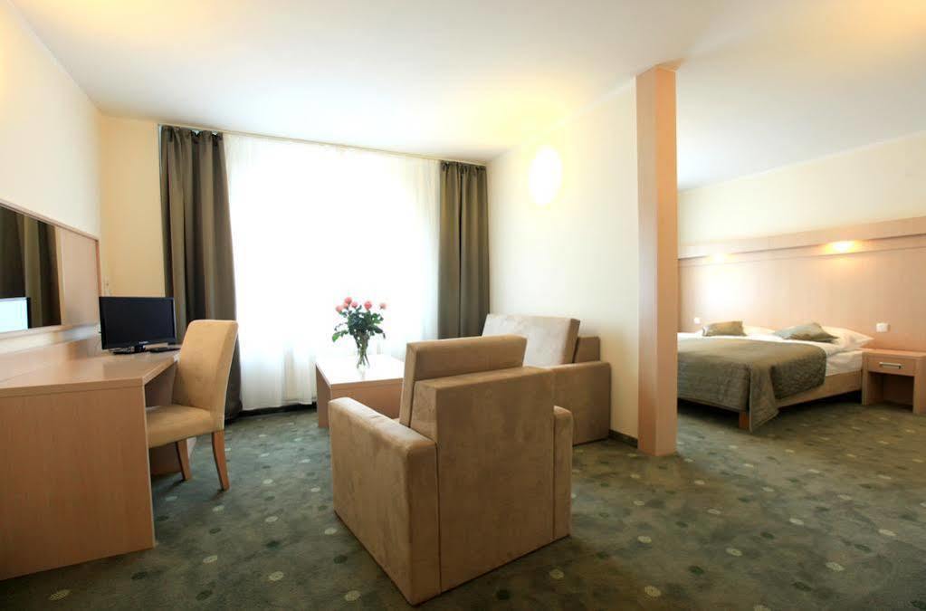 Hotel Cieplice Medi & Spa Jelenia Gora Exterior photo